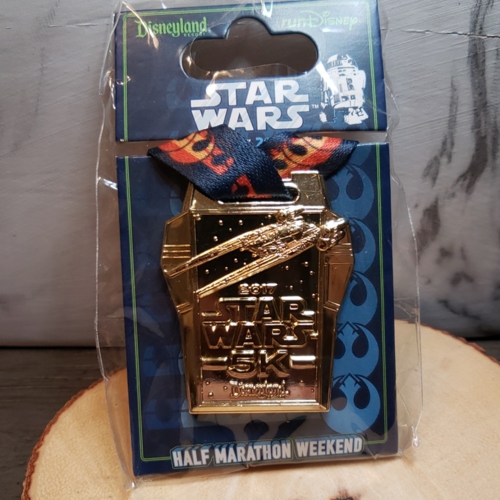 Disney's 2017 star wars half marathon pin